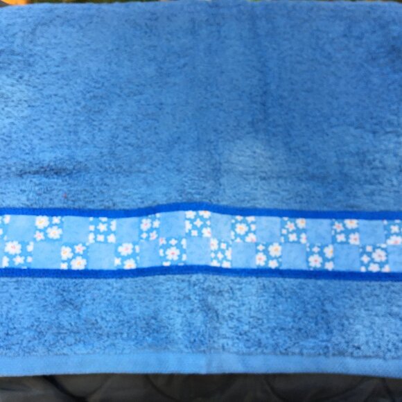 Hand Towel with Machine Quilted Design - Picture 11 of 16